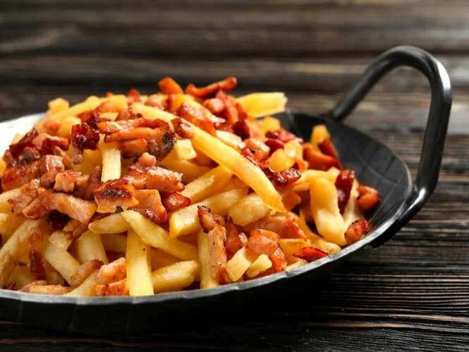 Batata Frita com Bacon e Queijo