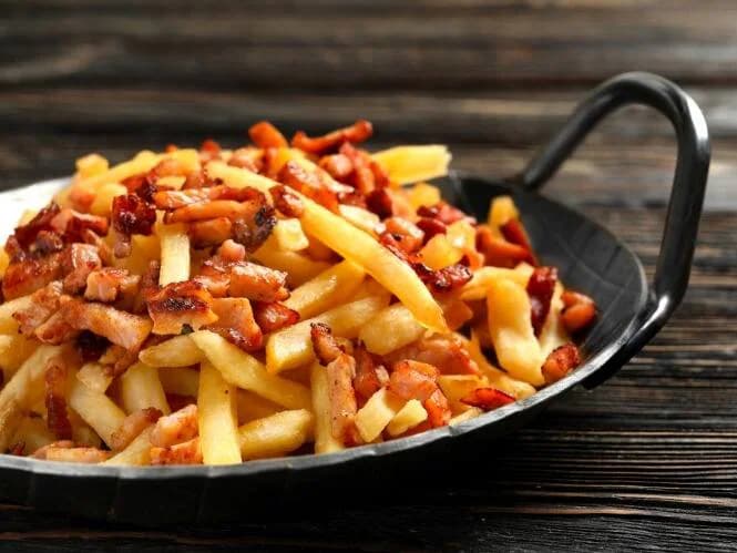 Batata Frita com Bacon e Queijo