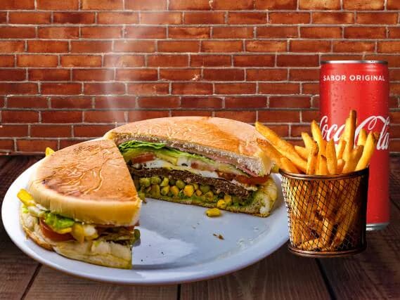 X Salada + Coca Lata + Fritas